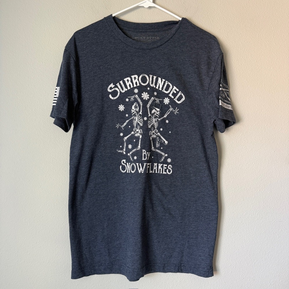 Grunt Style Surrounded By Snowflakes Skeleton Graphic T-Shirt Mens Medium Gray